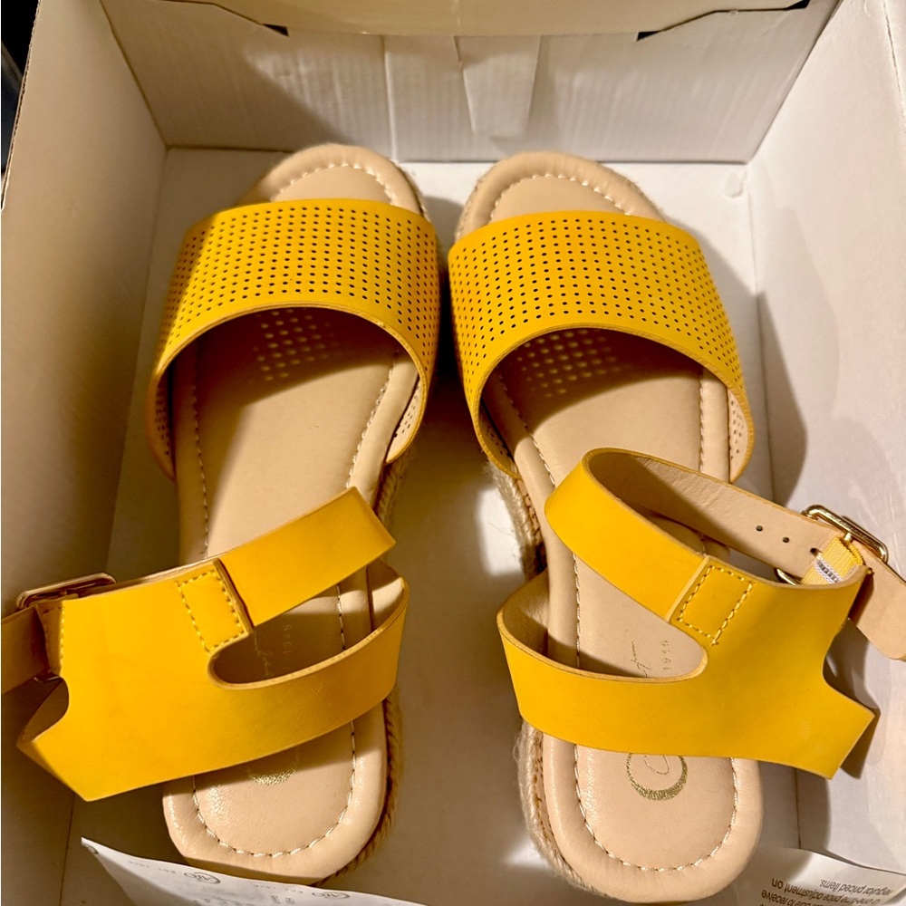 Cato Chic Goldenrod Yellow Sandals for Women, size 7